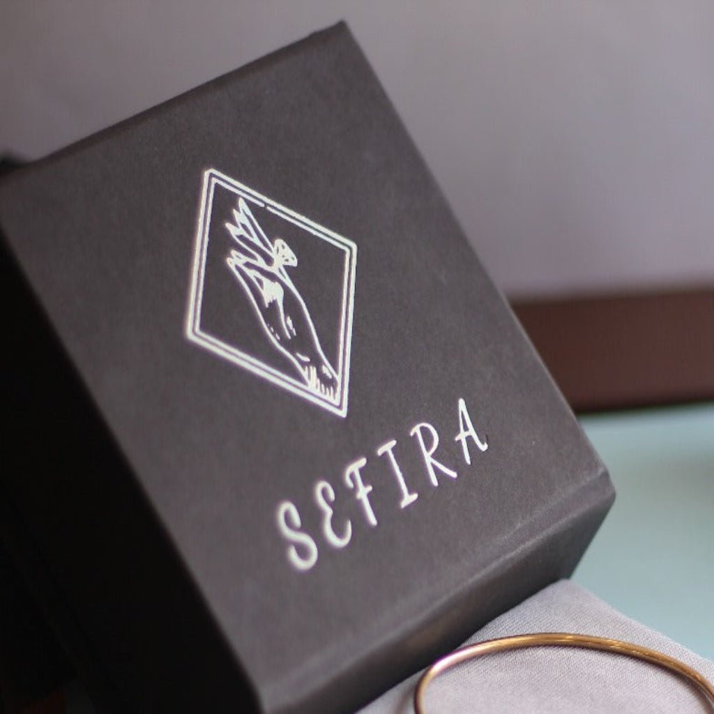 Elegant Monotone Clover Charm Multi Color Bracelet for Women & Men - Bracelet - Perfect for Gifts & Vacations - Karobaar