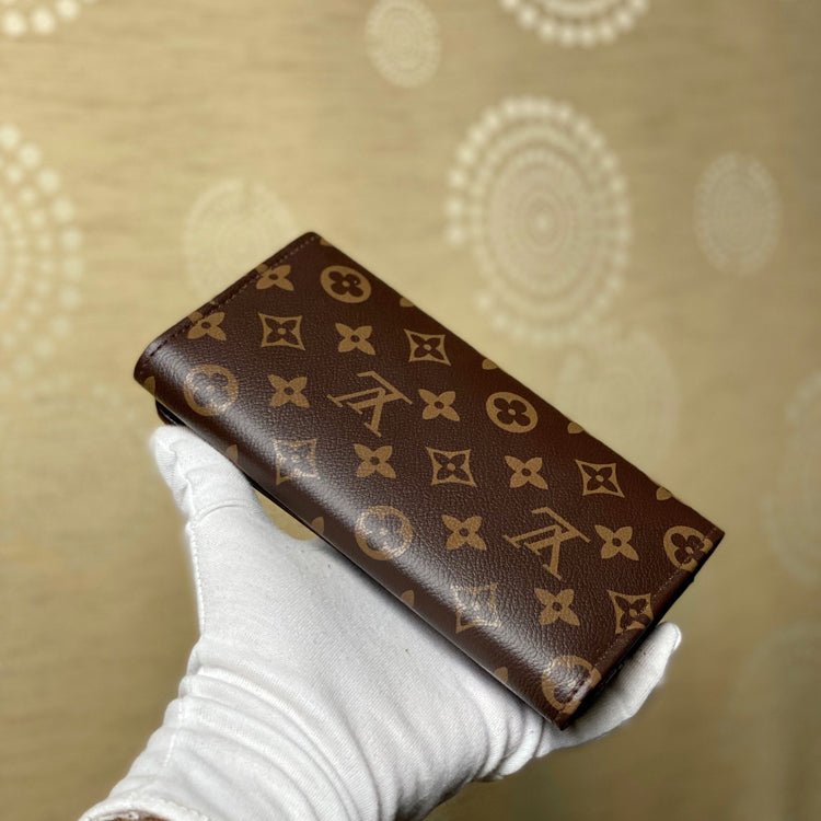 Textured Signature Clutch – Sophistication Redefined - Karobaar