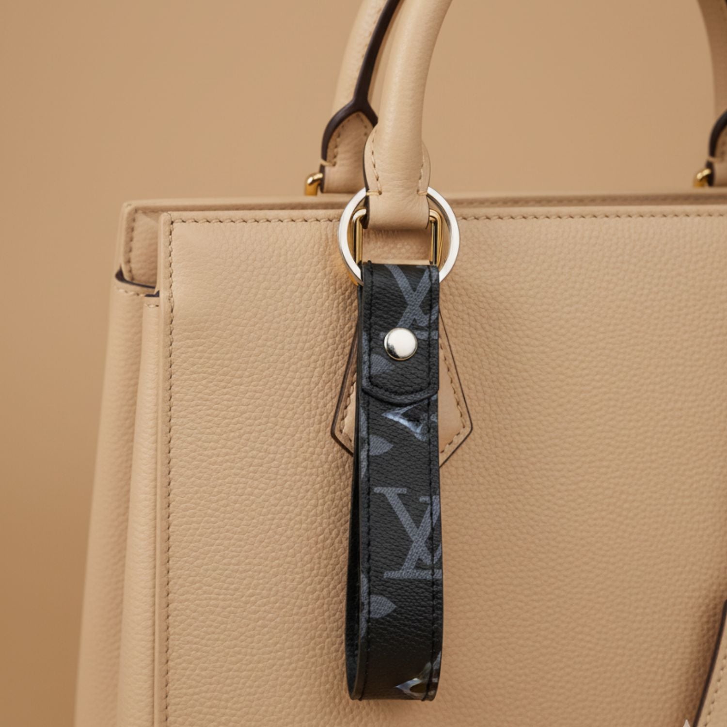 LV - KEYCHAIN + Two FREE - Karobaar