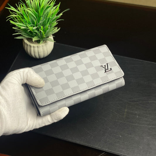 Cambridge Check Clutch – A Touch of Timeless Britain - Karobaar