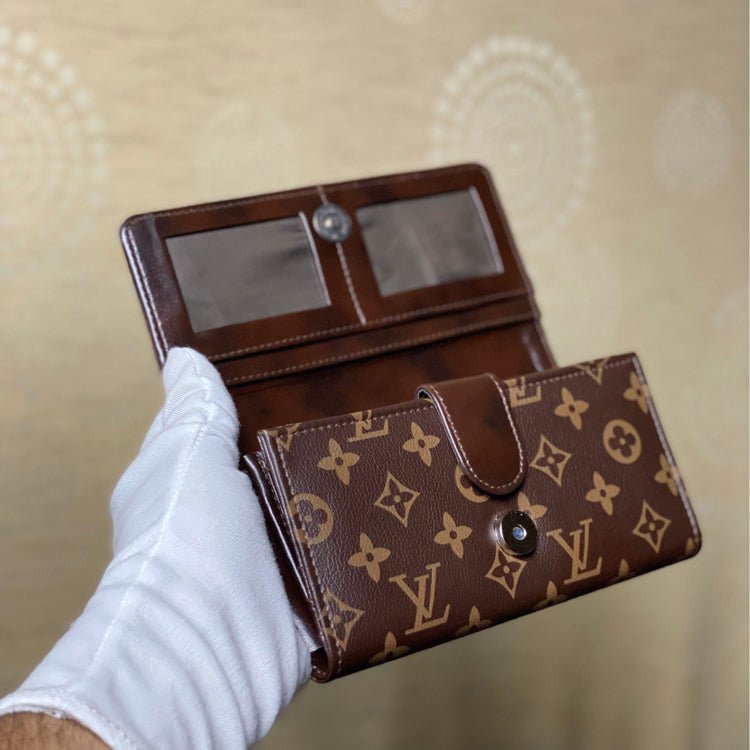 Textured Signature Clutch – Sophistication Redefined - Karobaar